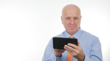 Elektronik Tablet Kullanarak İş Yeri Bilgileri İletişim