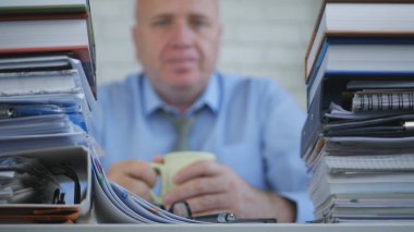 Muhasebe Arşiv Odası 0 'da çalışan bir İşadamı ile Görüntü