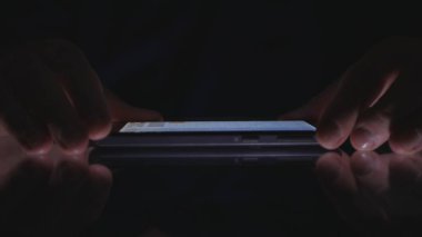 Görüntü İşadamı Parmak Cep Telefonu Uygulamaları