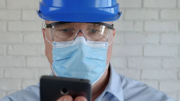 Imagem Confiante Com Engenheiro Que Usa Máscara Proteção Facial Contra — Fotografia de Stock