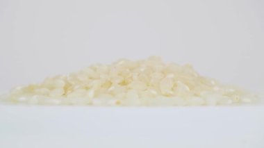 Yavaş Hareket Sunumunda Dönen Pirinç Yığını, Protein ve Vitaminlerle Dolu Asya Yemeği ile Görüntüyü Kapat