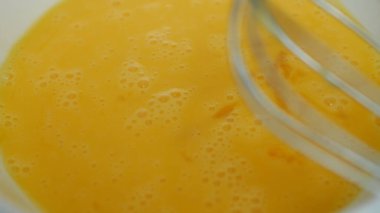 Mutfakta Kahvaltı İçin Hazırlanmış Lezzetli Omlet ile Resmi Kapat