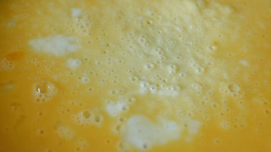 Mutfakta Kahvaltı İçin Hazırlanmış Lezzetli Omlet ile Resmi Kapat