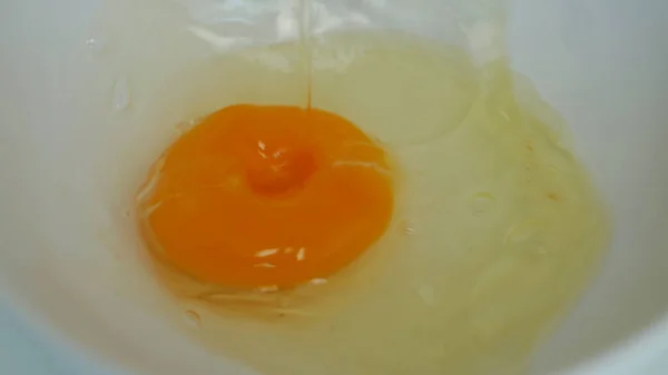 Imagen Cerca Con Huevo Fresco Blanco Yema Preparada Para Cocinar — Foto de Stock