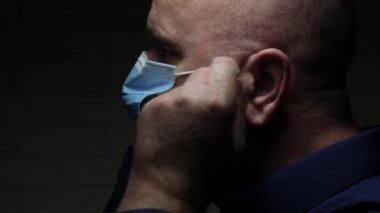 Koruyucu Yüz Maskesi ve Eldiven Giyen Doktor Görüntü, Virüs Salgınına Karşı Karantina Hastanesinde Koruyucu Teçhizatlı Tıbbi İnsan