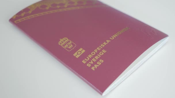 Pasaporte sueco de la UE de cerca — Vídeo de stock