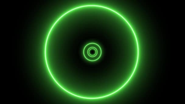 Flyg genom en futuristisk tunnel med gröna neonljus cirklar. — Stockvideo