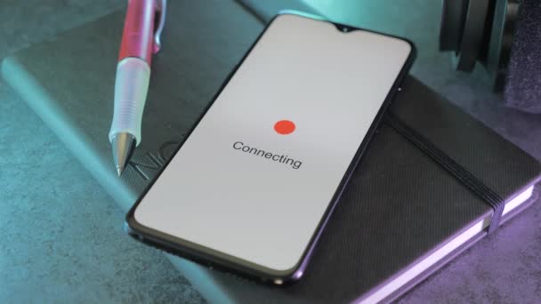 Smartphone connecting to WiFi — Stock Video