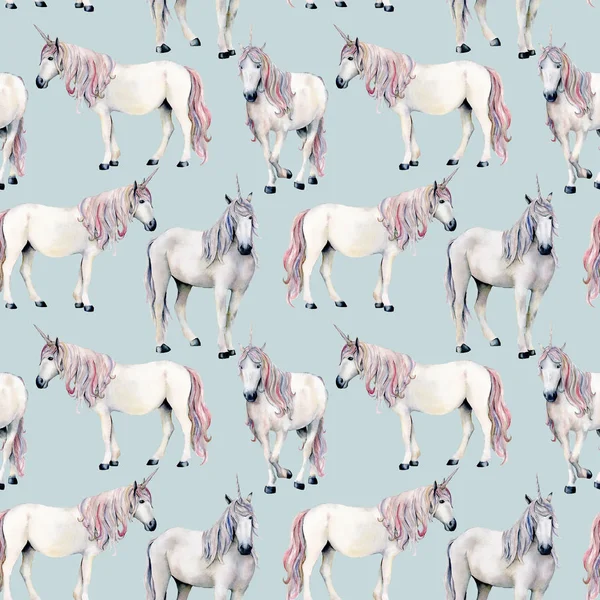 Padrão sem costura unicórnio aquarela. Cavalos brancos de conto de fadas pintados à mão isolados em fundo plue. Papel de parede mágico para impressão, tecido ou design . — Fotografia de Stock