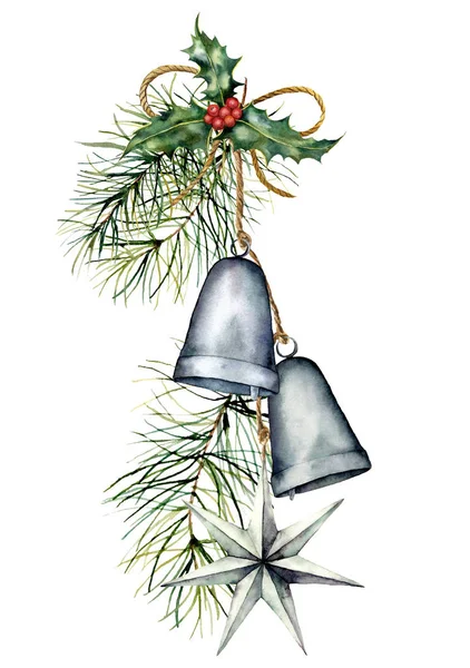 Akvarelu stříbrné vánoční zvonky věnec s dovolenou výzdobou. Ručně malované tradiční zvony s holly, hvězdy a vánočního stromu větev izolovaných na bílém pozadí. Pro návrh a tisk — Stock fotografie