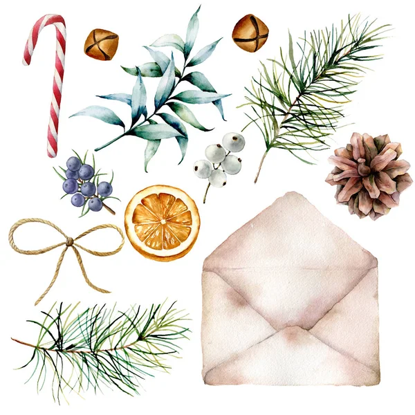 Aquarell Weihnachtsset mit Umschlag und Dekor. handgezeichneter alter Umschlag, Eukalyptus- und Kiefernzweige, Beeren, Zapfen, Orange, Glocken und Band isoliert auf weißem Hintergrund. Feiertagsdruck. — Stockfoto