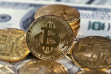 Yığın bitcoin btc bit sikke yalan üzerine yüz dolarlık banknot Amerika Birleşik Devletleri. Cryptocurrency madencilik.