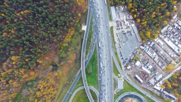 Drohne Fliegt Über Die Kreuzung Autobahn Moskau Vogelperspektive — Stockvideo
