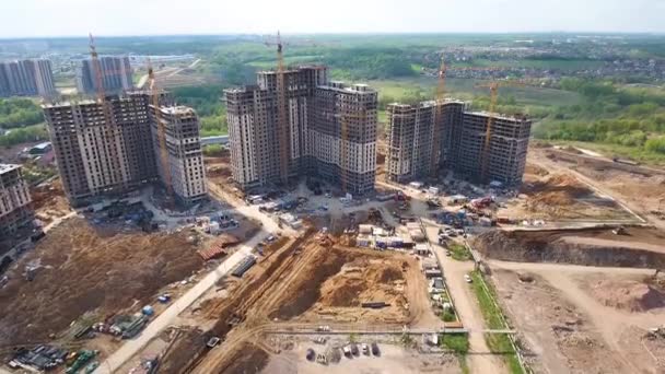 Drone Vuela Sobre Sitio Construcción Cerca Moscú Grúas Construcción Zona — Vídeos de Stock