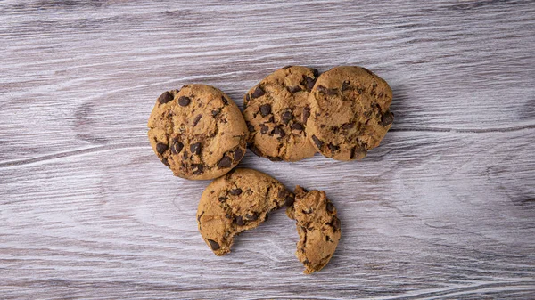 Galletas con primer plano de chocolate. Galletas caseras. Montón de galletas —  Fotos de Stock