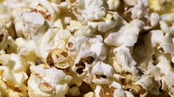 Fertige Popcorn Nahaufnahme Auf Einem Schieberegler Kamerabewegung Von Rechts Nach — Stockvideo