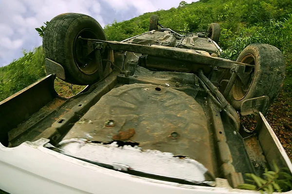 Accident Crashed Crashed Rolled White Car Forest — Stock Photo, Image