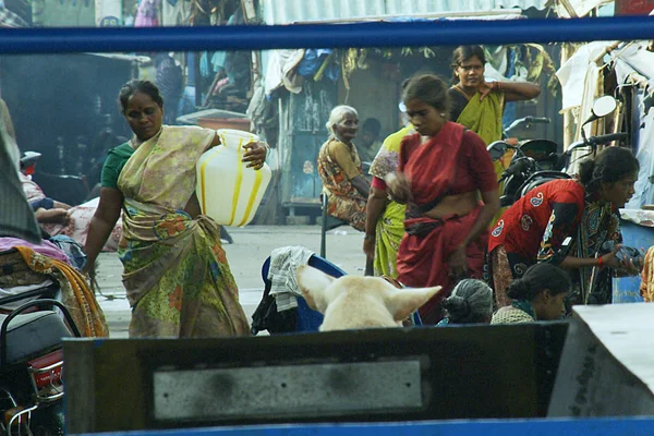 Indiase Vrouwen Kleurrijke Jurk Dragen Water Potten — Stockfoto