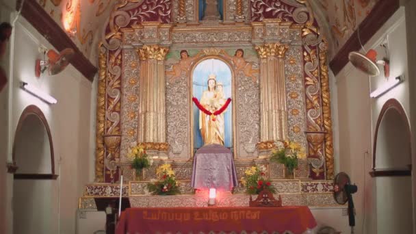 Closeup Virgem Maria Estátua Interior Igreja — Vídeo de Stock