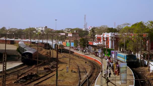 Lapso Tempo Trem Chega Estação Pessoas Estão Espera Comboio — Vídeo de Stock