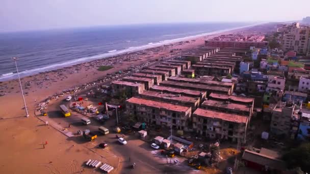 Luftudsigt Stranden Kvarter Marina Beach Fyrtårn Udsigt Bygninger Eller Lejligheder – Stock-video