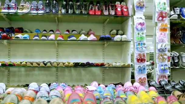 Interior of kids store. Racks with kids shoe display wall shelves in children's clothing store. — Stock Video