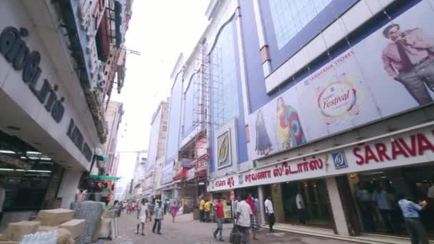 CHENNAI, INDIA - APRILE 05, 2019: Saravana negozi edificio esterno, Una mattina esterno stabilire colpo . — Video Stock