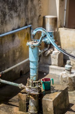 Hindistan 'da eski bir su pompası..