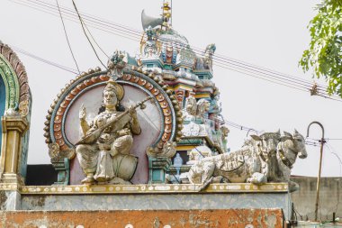 Antik Güney Asya Tapınağı 'ndaki Hindu tanrılarının heykelleri, Tamil Nadu, Hindistan