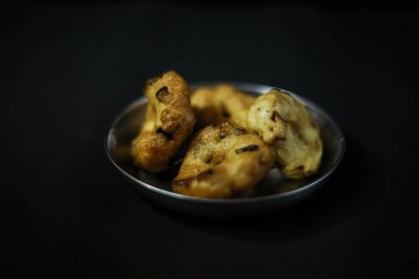 Sambar Vada, Güney Hindistan 'da popüler bir yiyecek olan Medu Vada olarak da bilinir. Üst görünüm