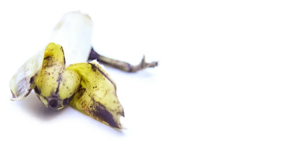 Bananas amarelas, frutas, banana madura com manchas escuras no fundo branco . — Fotografia de Stock