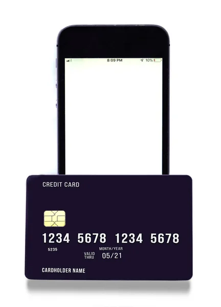 Smartphone e cartão de débito internacional no fundo branco onli — Fotografia de Stock