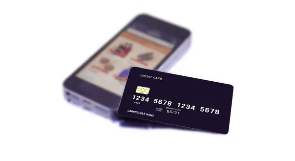 Conceito de compras online. Smartphone com cartão de crédito em branco ba — Fotografia de Stock