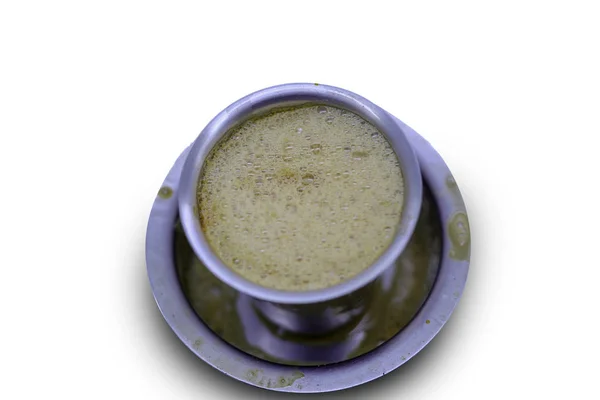 흰 배경에 있는 인도 필터 커피 — 스톡 사진