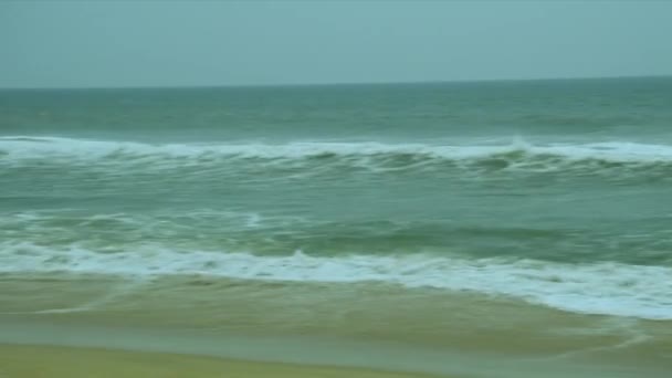 夏日阳光下的海滩海景.潘宁铅球 — 图库视频影像