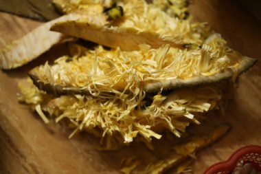 Jackfruit atığı beyaz arka planda izole edilmiş