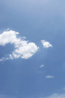 Mavi gökyüzü ve güzel doğal beyaz bulut