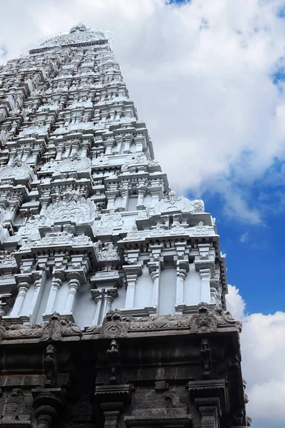 Gopura (lub gopuram) wieża świątyni Thiruvannamalai Hindu w Tamil Nadu, Indie. — Zdjęcie stockowe