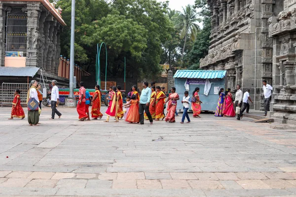 THIRUVANNAMALAI, INDIA - 2019. december 24.: hindu bhakták és külföldi turisták élvezték az Arunachaleswarar Templomot Tamil Naduban, Indiában. — Stock Fotó