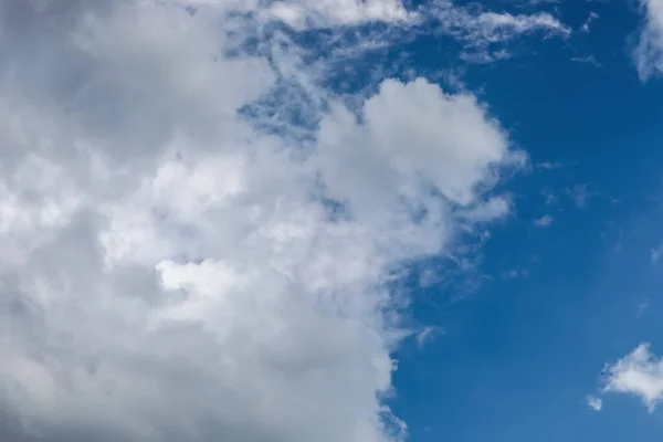 Blauer Himmel Mit Wolkennahaufnahme — Stockfoto