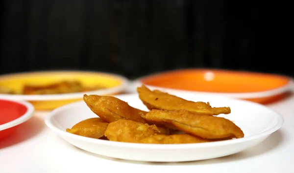 South Indian Potato Snack Vazhakkai Bajji Servido Fundos Negros — Fotografia de Stock