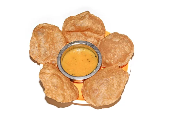 Puri Potato Curry Индийская Кухня Белом Фоне — стоковое фото