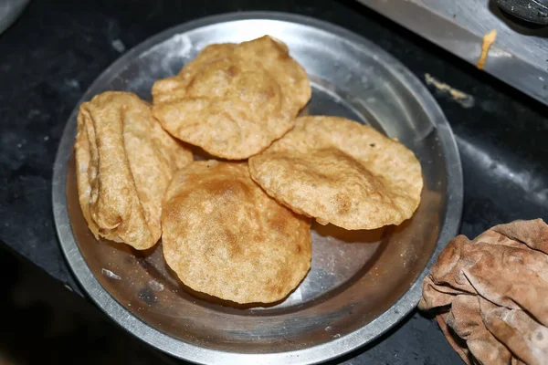 Poori Atau Puri Roti Goreng India — Stok Foto