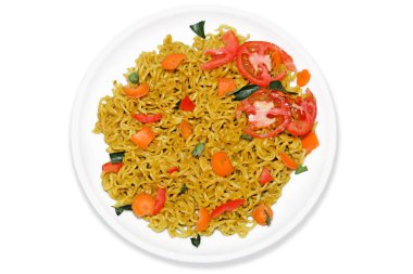 Kâselerdeki Anında Erişteler Beyaz Arkaplanda Yukarı Aşağı Fotoğraf.