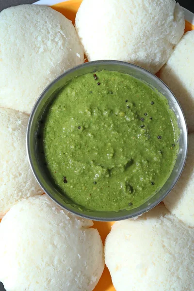 Südindisches Frühstücksrezept Idly Oder Idli Reiskuchen Mit Koriander Minzchutney — Stockfoto