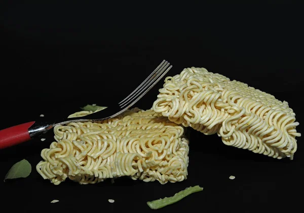 Quick Cooking Noodle Uno Uno Sfondo Nero Con Spazi Copia — Foto Stock