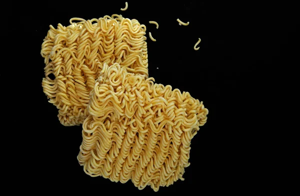 Πάνω Όψη Του Instant Noodles Μαύρο Φόντο Κενά Αντιγραφής — Φωτογραφία Αρχείου