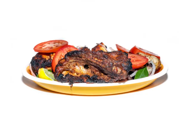 Zelfgemaakte Tandoori Kip Geserveerd Met Salades — Stockfoto