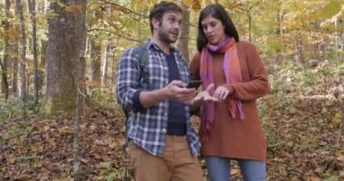 Birkaç ormanda onların akıllı telefon kullanarak kayıp nerede olduğunu anlamaya