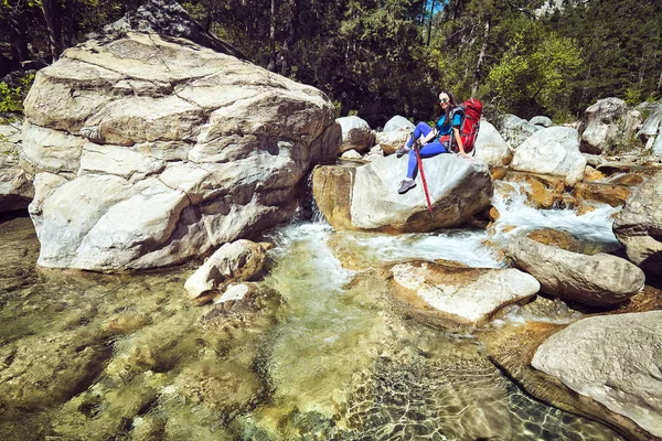 Sırt çantaları, açık havada ile insanların yaya turizm, seyahat.  
